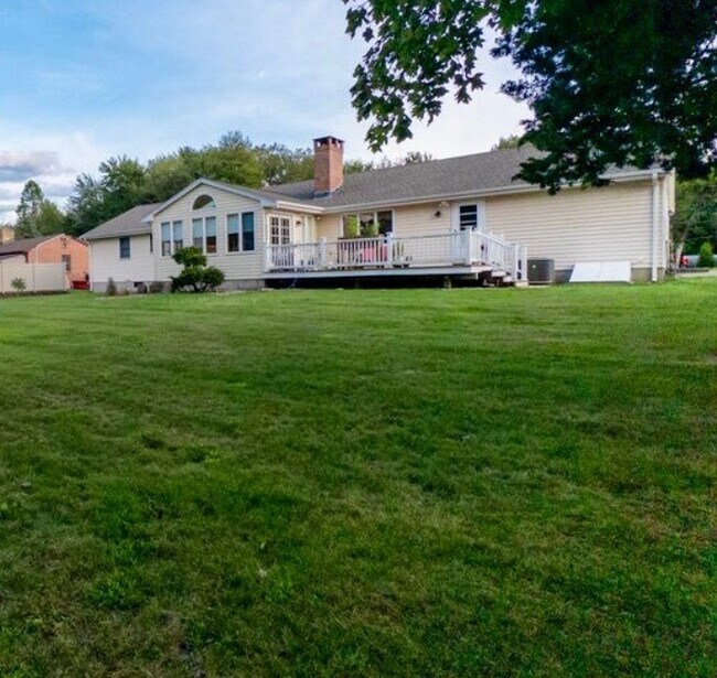 127 Two Rod Hwy in Wethersfield, CT - Building Photo - Building Photo