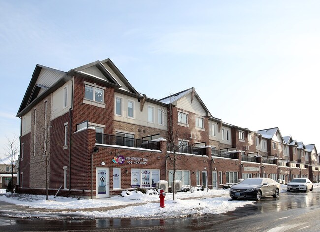 30-44 Sky Harbour Dr in Brampton, ON - Building Photo - Building Photo