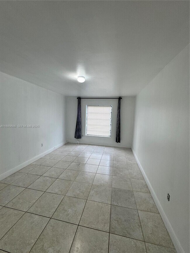 property at 10431 N Kendall Dr