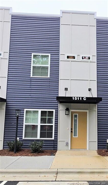 1511 Fort Bragg Rd in Fayetteville, NC - Building Photo