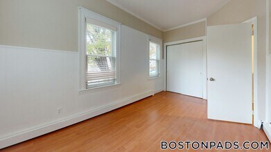 310 Lowell St in Somerville, MA - Building Photo - Building Photo