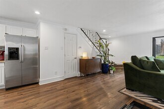 10109 Regal Park Ln, Unit 111 in Dallas, TX - Building Photo - Building Photo