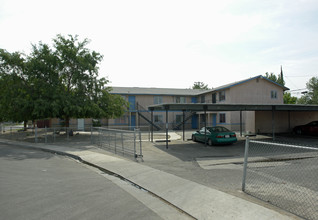 921 E Lingo Ave in Reedley, CA - Building Photo - Building Photo