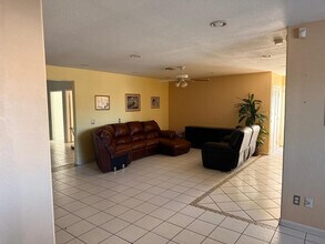 15861 N 20th St in Phoenix, AZ - Building Photo - Building Photo