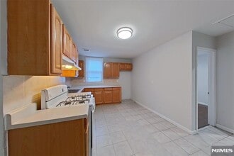 10 Fleming Ave in Newark, NJ - Building Photo - Building Photo