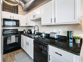 1211 W 9th St in Cleveland, OH - Building Photo - Building Photo