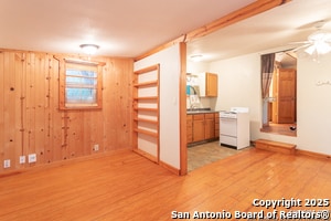 147 Choctaw Trl in Lakehills, TX - Building Photo - Building Photo