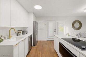 175 5th Ave S in Naples, FL - Building Photo - Building Photo