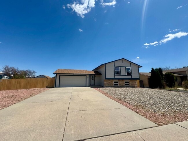 7315 Songbird Dr in Colorado Springs, CO - Building Photo - Building Photo