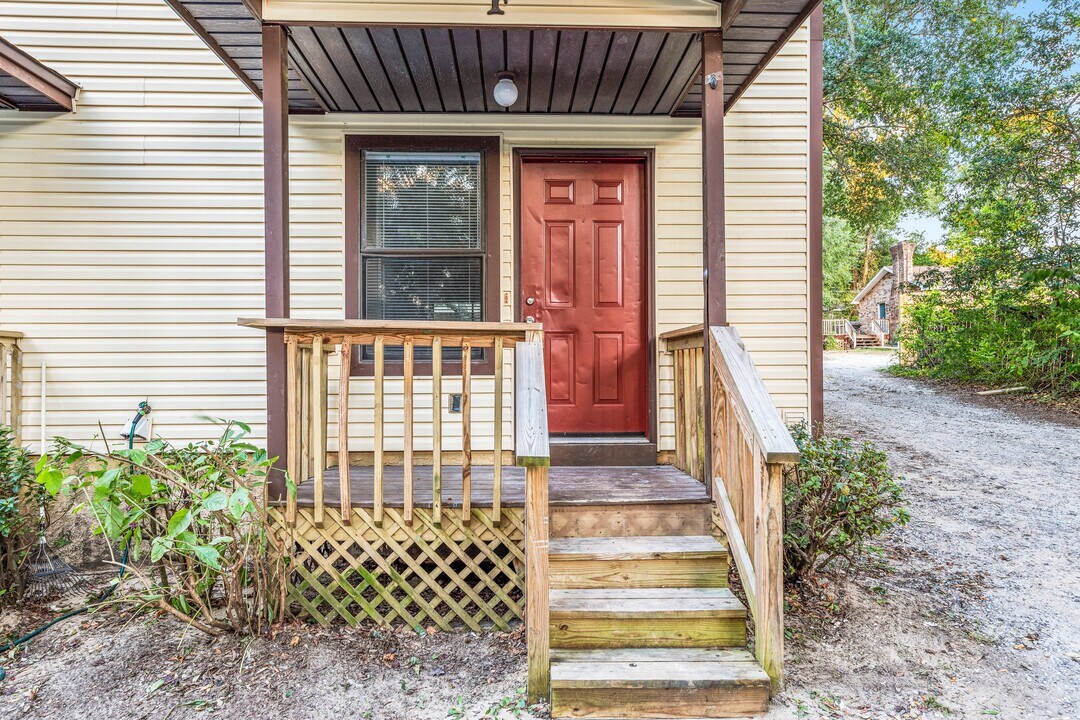 205 Marquette Ave in Niceville, FL - Building Photo