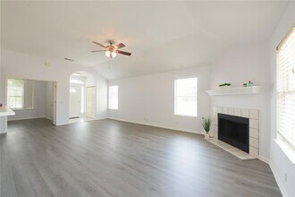 1000 Moon Glow Dr in Leander, TX - Building Photo - Building Photo