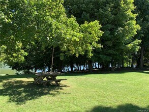 1860 E Main St-Unit -4 in Mohegan Lake, NY - Building Photo - Building Photo