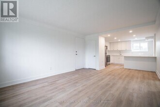 2161-2161 Ghent Ave in Burlington, ON - Building Photo - Building Photo