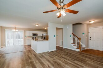 713 Marjam Ln in Fuquay Varina, NC - Foto de edificio - Building Photo