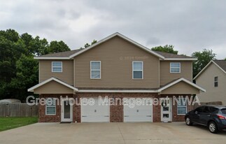 818 Baker St NW in Gravette, AR - Building Photo