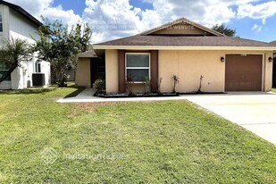 11377 Brookgreen Dr in Tampa, FL - Building Photo