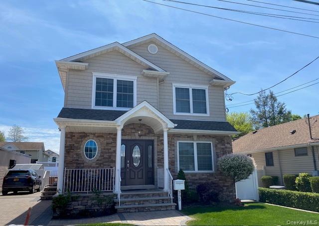 995 Lewiston St in Franklin Square, NY - Building Photo
