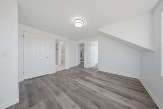 835 Bishop Ave in Aurora, IL - Building Photo - Building Photo