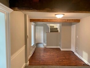 39 Essex St, Unit 2 in Salem, MA - Foto de edificio - Building Photo