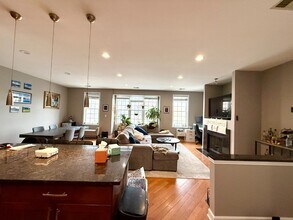 2027 W Division St in Chicago, IL - Building Photo - Building Photo