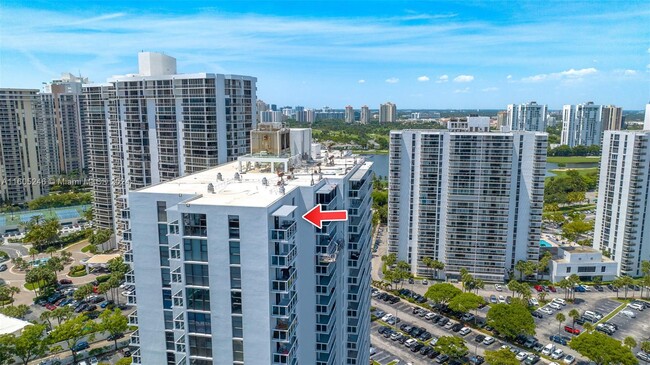 20505 E Country Club Dr, Unit waterview in Aventura, FL - Building Photo - Building Photo