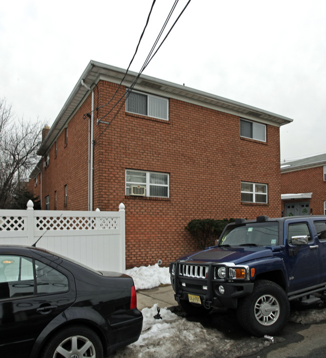 5608 Jefferson St in West New York, NJ - Building Photo - Building Photo