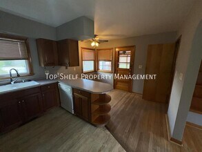 421 S 8th Ave E in Newton, IA - Building Photo - Building Photo