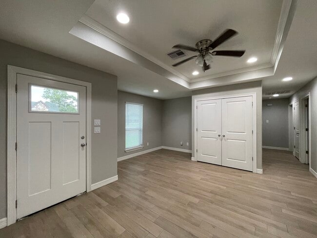 2506 Avenue H, Unit Ste A in Nederland, TX - Building Photo - Building Photo