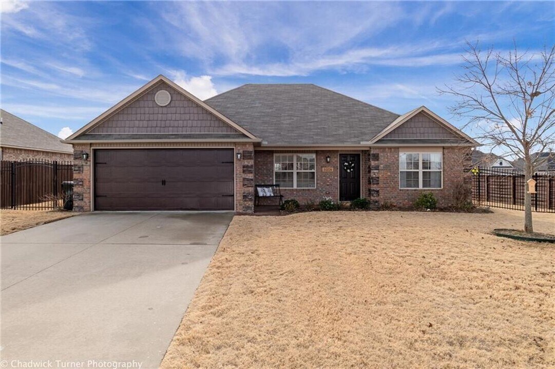 5214 W Cross Creek Blvd in Rogers, AR - Building Photo