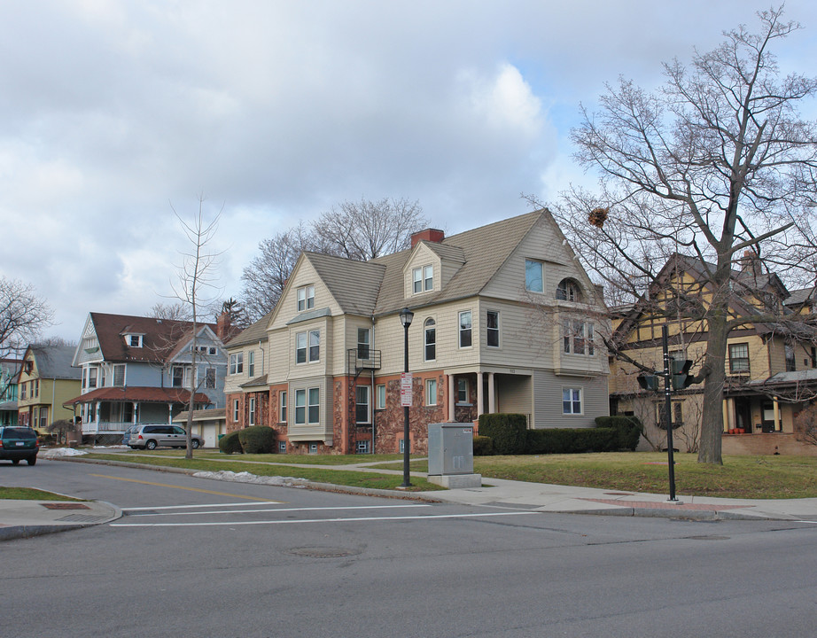 1113 Lake Ave in Rochester, NY - Building Photo