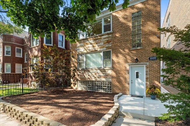 property at 6422 N Seeley Ave