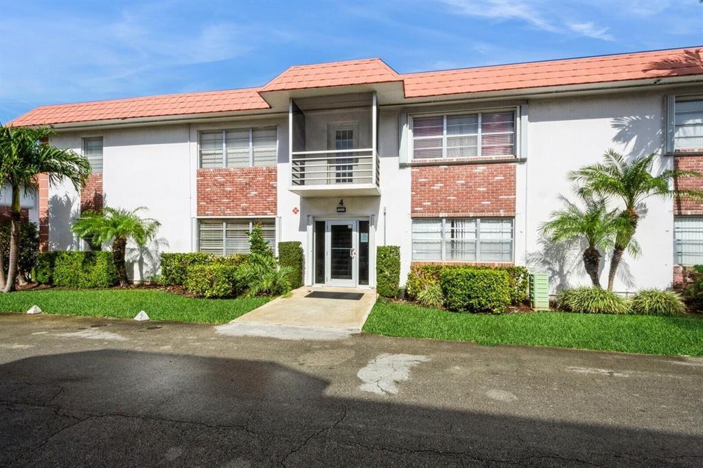 3550 NW 8th Ave, Unit 411 in Pompano Beach, FL - Building Photo