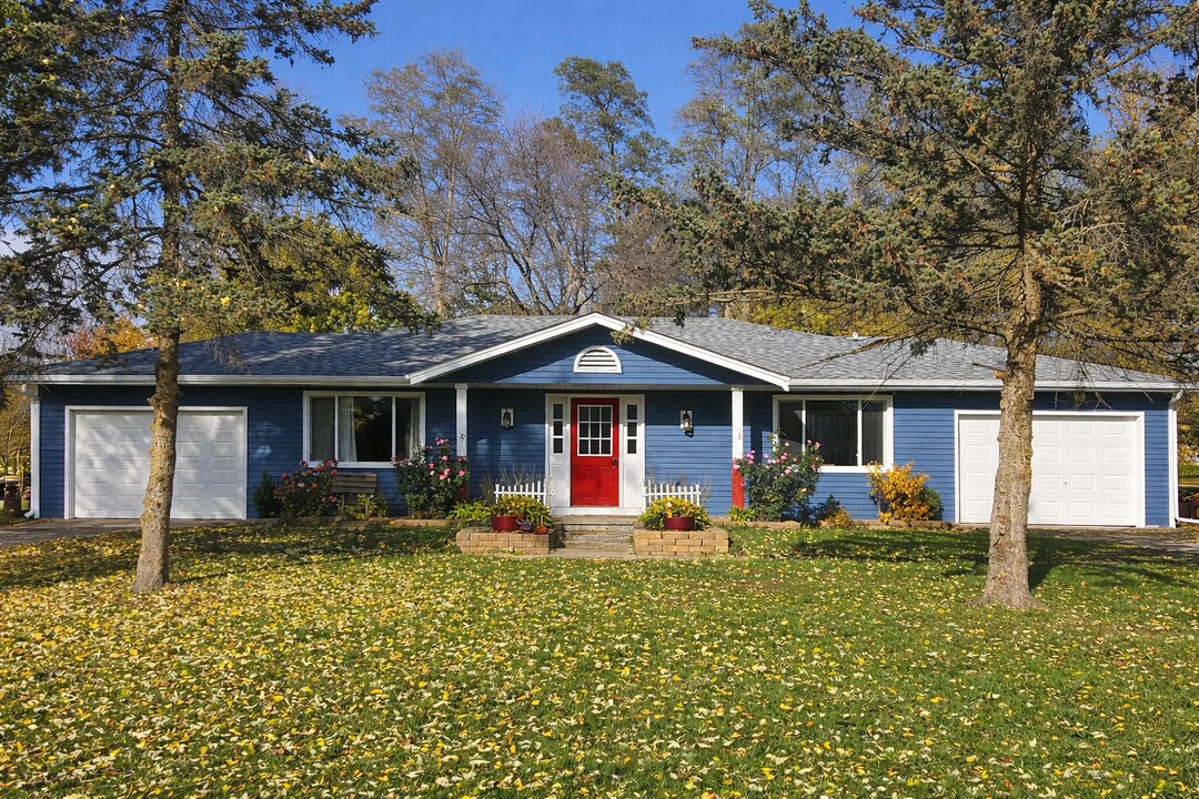 N6453 Harold St in Lake Mills, WI - Foto de edificio