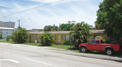 Villas By The Beach Apartments in Deerfield Beach, FL - Building Photo - Building Photo
