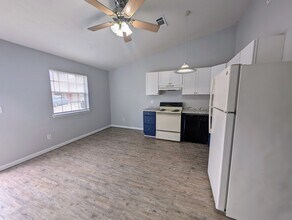 1235 Continental Ct in Tallahassee, FL - Foto de edificio - Building Photo