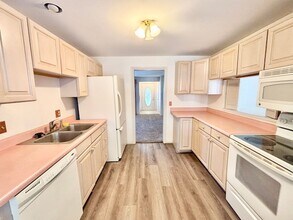 13285 W Center Dr in Lakewood, CO - Foto de edificio - Building Photo