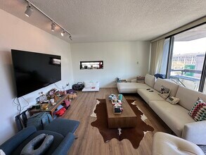 566 Commonwealth Ave in Boston, MA - Building Photo - Building Photo