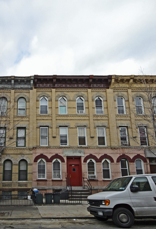 1341 Hancock Street Apartments in Brooklyn, NY - Foto de edificio - Building Photo
