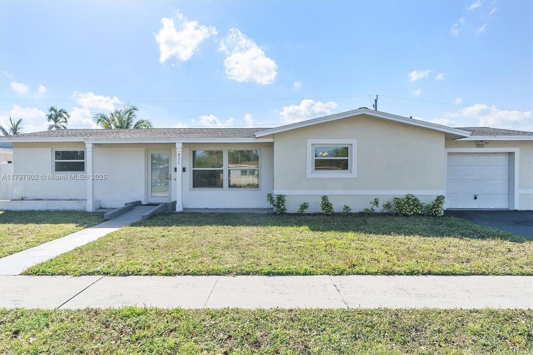 825 NW 8th Ave in Dania Beach, FL - Building Photo