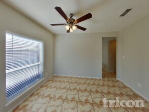 7112 Avington Way in Fort Worth, TX - Foto de edificio - Building Photo