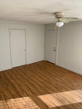 218 Elm St in Greenfield, TN - Foto de edificio - Building Photo