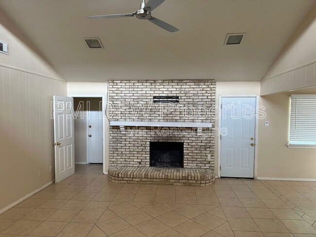 5209 Pensacola Dr in Garland, TX - Building Photo - Building Photo