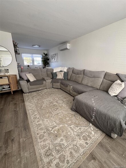 140 N 21st St in Wheatley Heights, NY - Building Photo - Building Photo