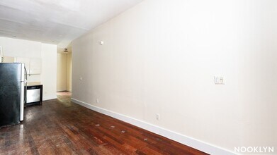38 Nostrand Ave, Unit 2 in Brooklyn, NY - Foto de edificio - Building Photo