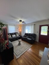 16 Edith Pl in Mine Hill, NJ - Foto de edificio - Building Photo
