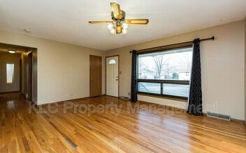 230 Bel Aire Dr in Waukee, IA - Building Photo - Building Photo