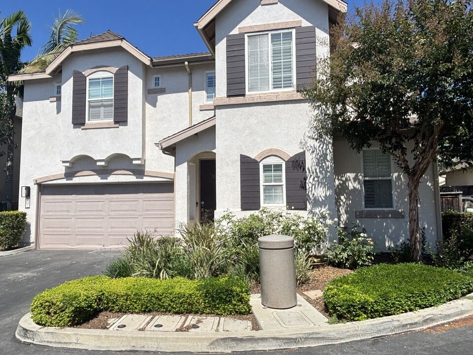 76 Rue Du Chateau in Aliso Viejo, CA - Building Photo