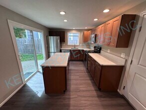 3238 SE Filbert St in Milwaukie, OR - Building Photo - Building Photo