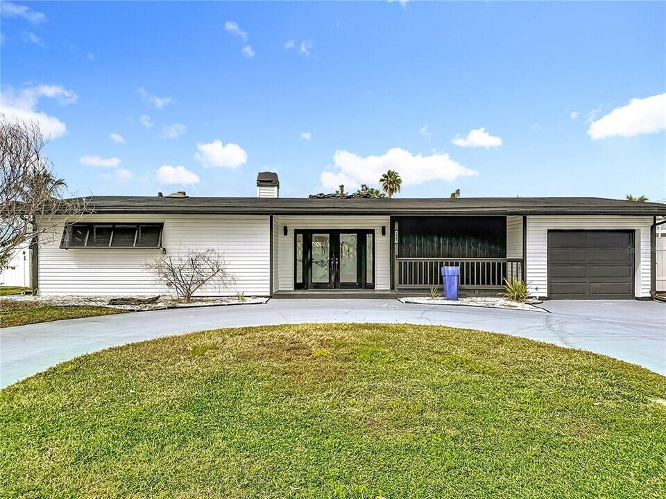 7907 1st Ave S in St. Petersburg, FL - Building Photo