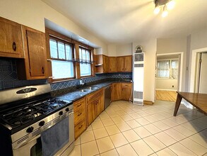 2416 N Artesian Ave in Chicago, IL - Building Photo - Building Photo